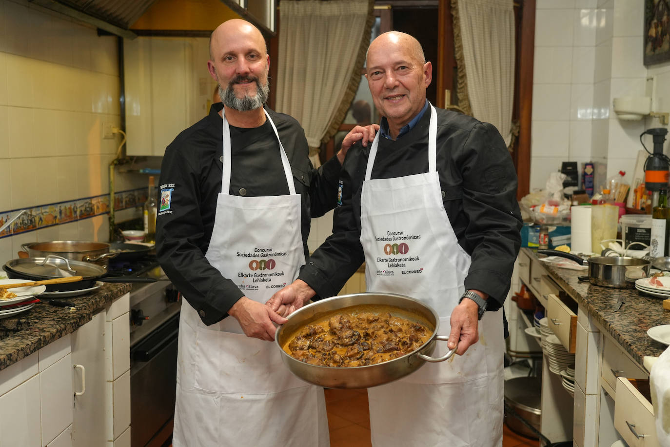 La cena en la sociedad gastronómica Amairu-Bat, en imágenes