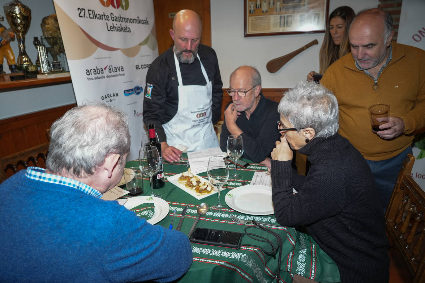 La cena en la sociedad gastronómica Amairu-Bat, en imágenes