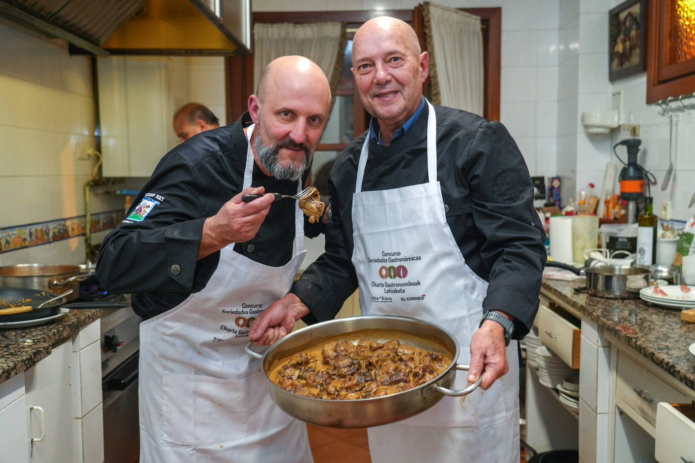 La cena en la sociedad gastronómica Amairu-Bat, en imágenes