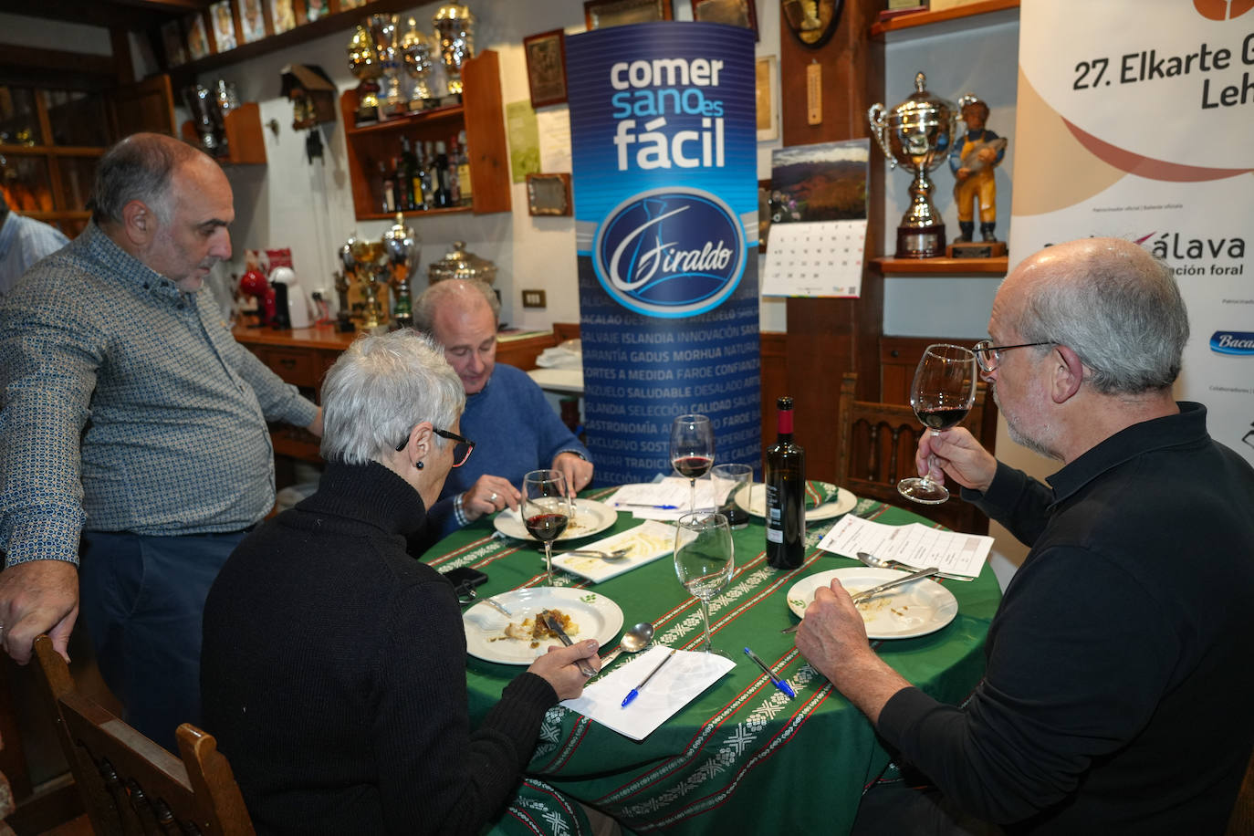 La cena en la sociedad gastronómica Amairu-Bat, en imágenes