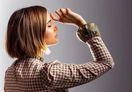 La firma vizcaína que triunfa por sus pendientes lanza las camisas y vestidos más deseados del otoño.