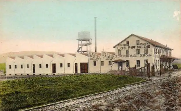 Imagen postal de la antigua fábrica de lácteos Los Pirineos, que se mantuvo en marcha desde 1913 hasta el estallido de la Guerra Civil.