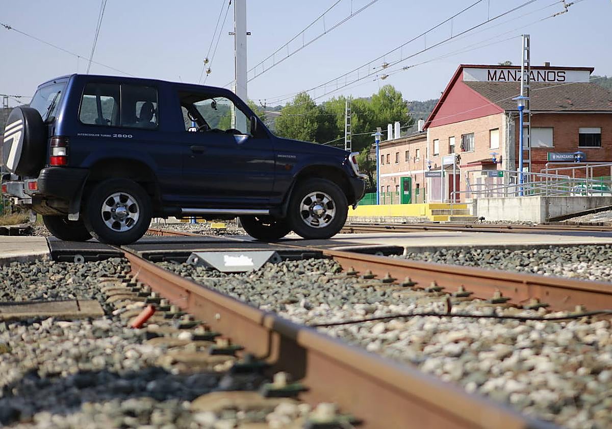 El paso a nivel de Manzanos.