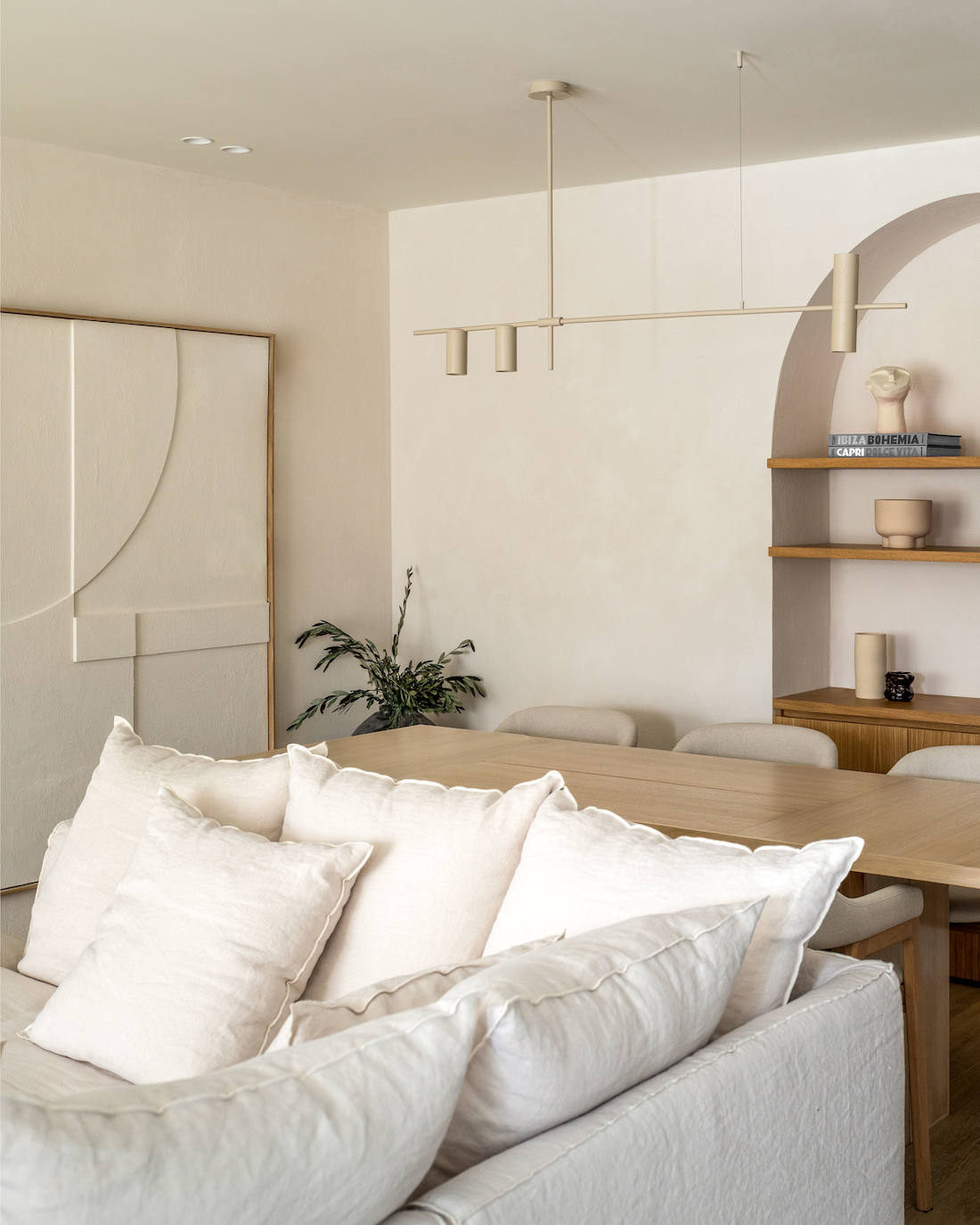 El piso de una pareja en Leioa de estilo mediterráneo en el que se respira calma