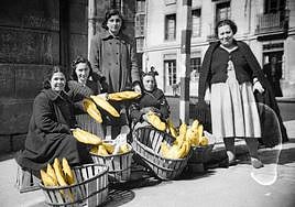 Vendedoras de pan, años 50. Photo Araba.