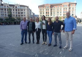 Roberto Hojas, Amaia del Campo y Maider Unda junto a representates federativos y municipales.