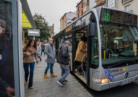 La iniciativa pide protocolos para sociedades como la compañía municipal de transportes Tuvisa.