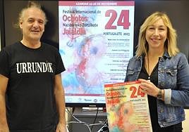 La edil de Cultura, Estíbaliz Freije, y el presidente del festival, Joseba Gotzon, anuncian el programa.