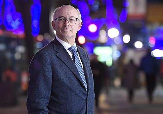 Javier Landeta posa en Bilbao.