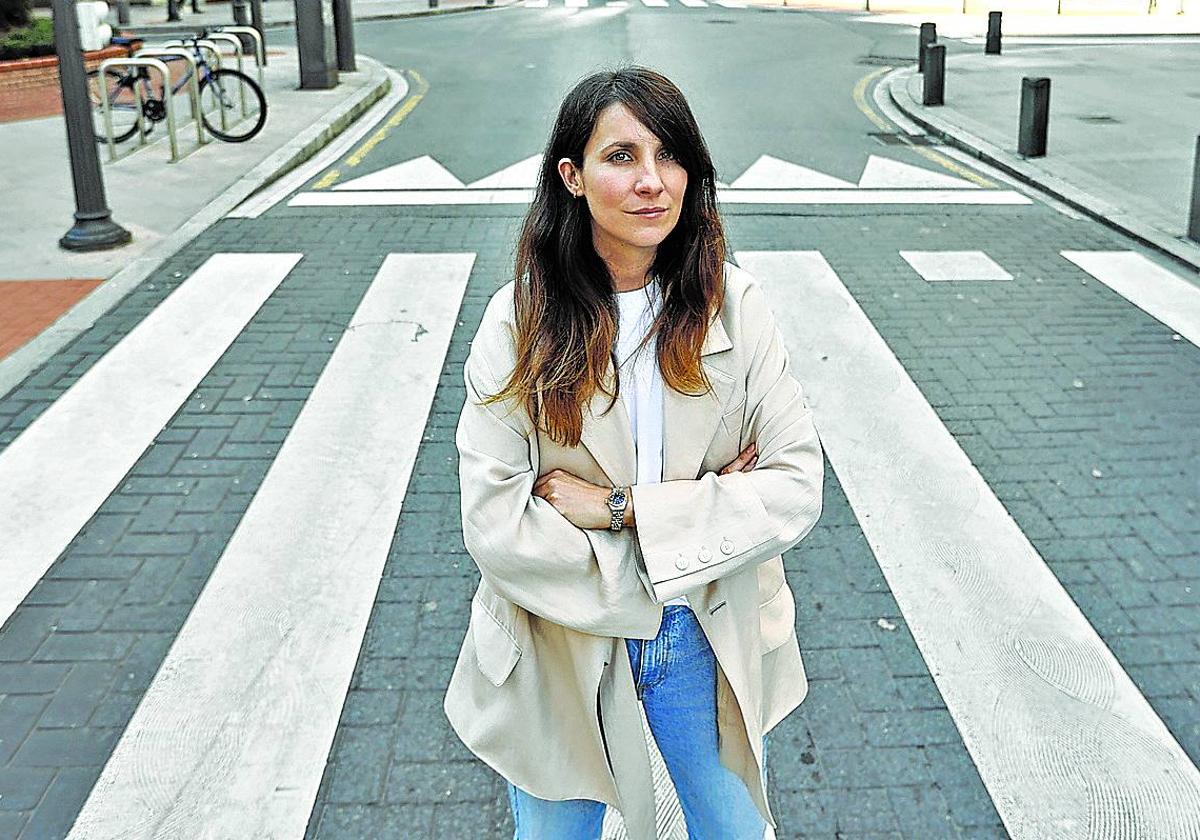 María Larrea novela su adopción ilegal en Bilbao como un «homenaje» a los padres que la criaron