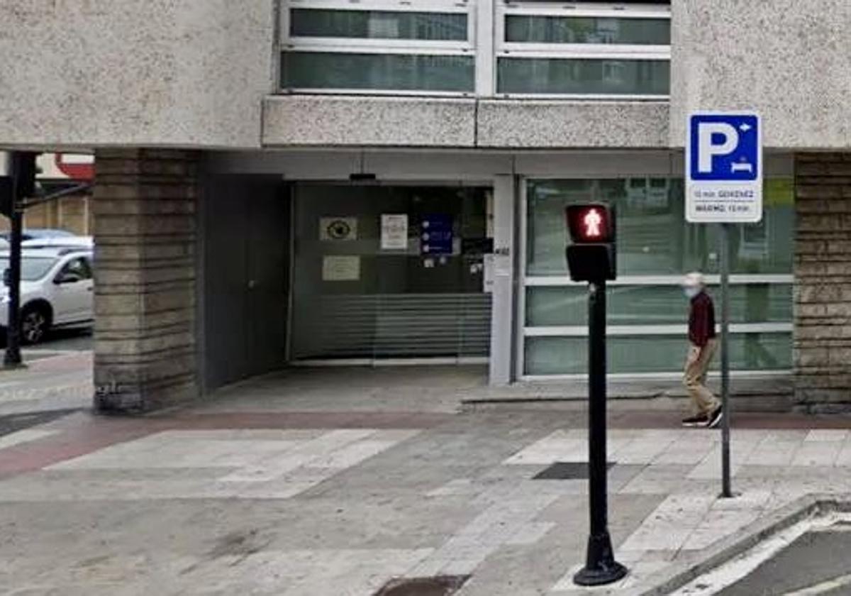 Entrada al HUA Santiago desde la calle La Paz de Vitoria.