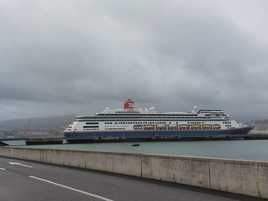 Bolette, de 238 metros de eslora y con 1.098 pasajeros a bordo, ha llegado esta mañana y partirá esta tarde, siendo el último crucero de la temporada.