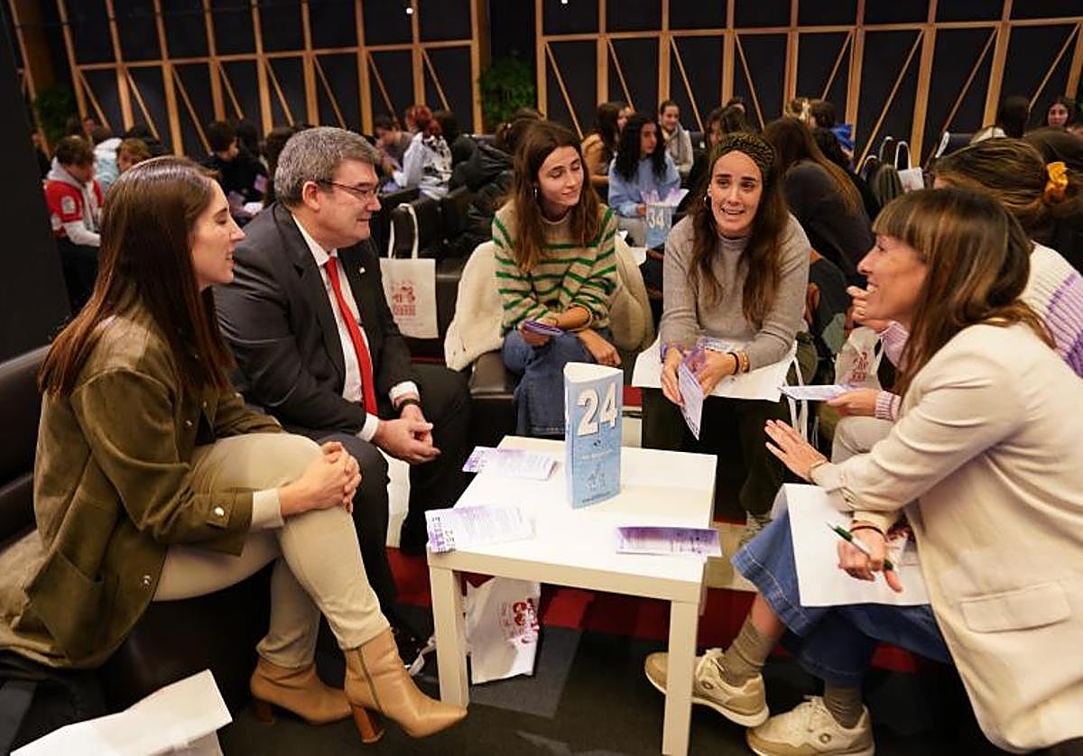 Juan Mari Aburto alkateak ekimenean parte hartu zuen.