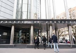 Acceso principal del Palacio de Justicia de Vitoria, donde se ha dictado esta sentencia.