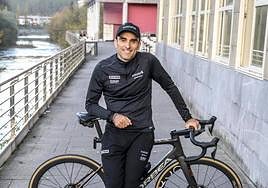 Luis Ángel Maté, el miércoles en la concentración del Euskaltel Euskadi en Elgoibar.