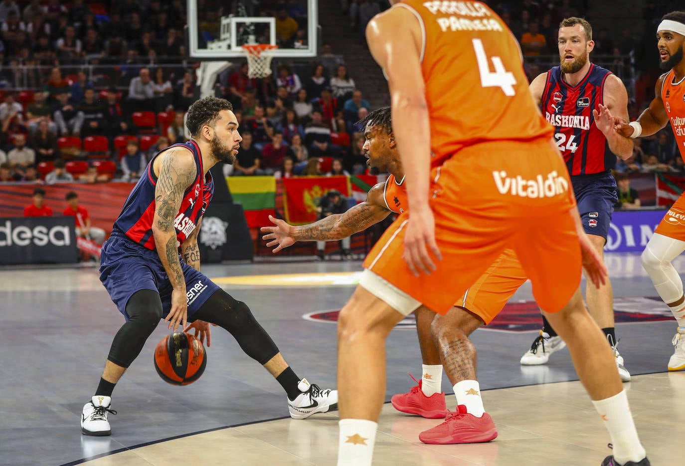 Las imágenes de una victoria clave para el Baskonia