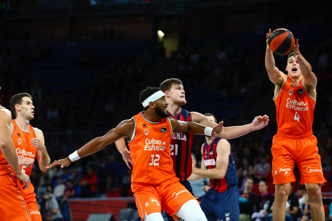 Las imágenes de una victoria clave para el Baskonia