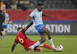 Samu deja atrás al belga Engels.