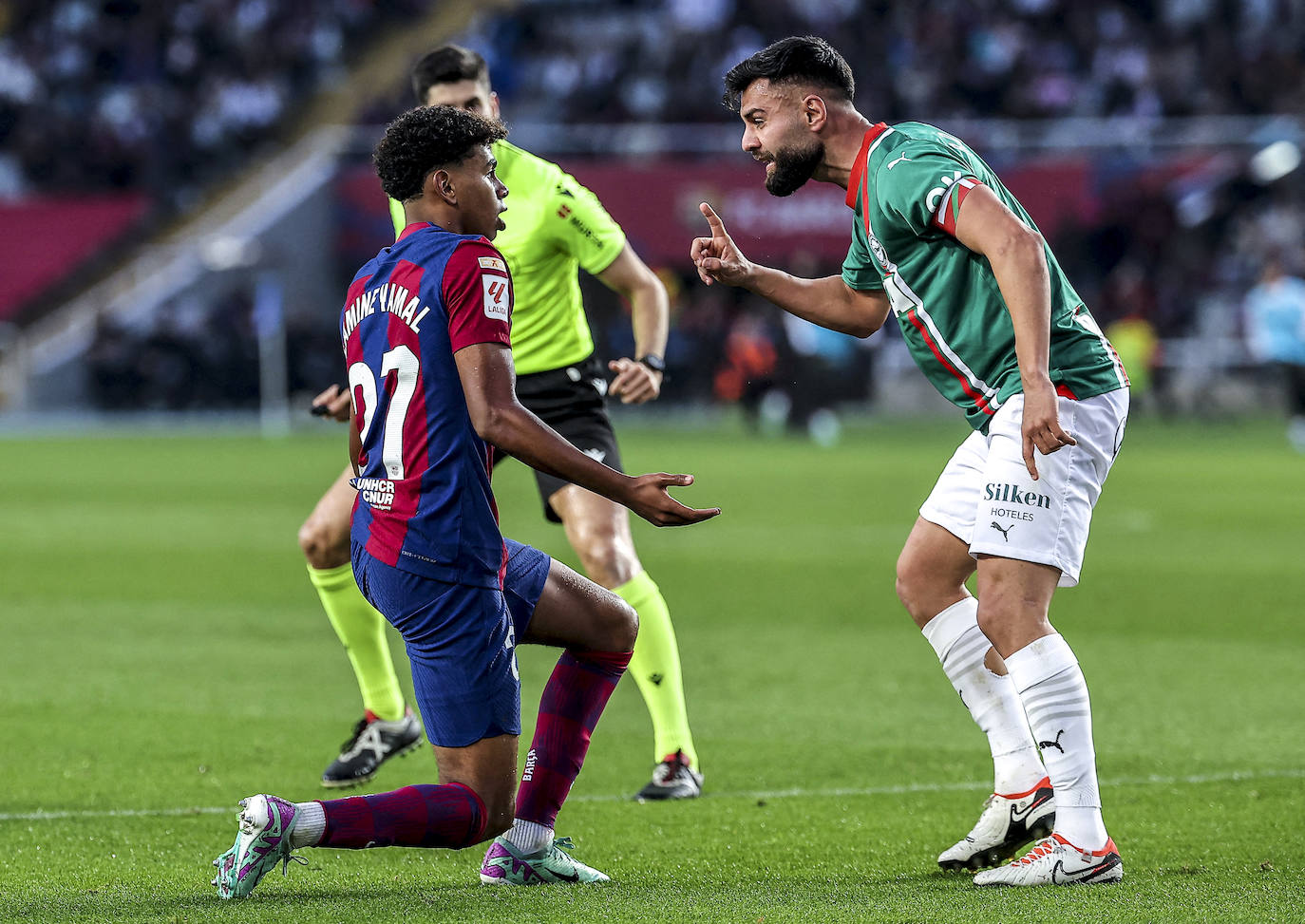 Duarte recrimina al blaugrana Yamal en el duelo en Montjuic.