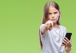 Lagun bat adimen artifizialarekin biluztea ez da umekeria, ziberindarkeria matxista baizik