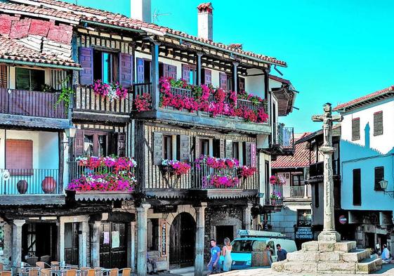 La Plaza Mayor, con sus balconadas de madera.