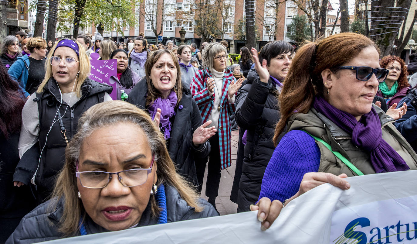 La manifestación en Vitoria contra la violencia machista, en imágenes