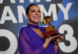 Niña Pastori, con el Grammy latino que cosechó en la última gala.