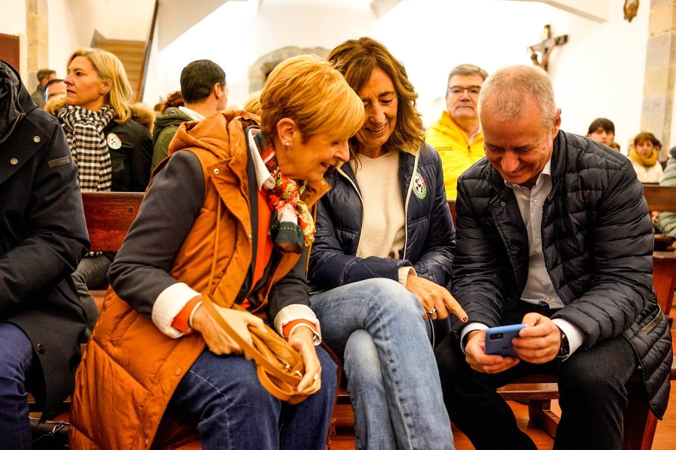 Sonrisas en el encuentro más esperado entre Urkullu y Pradales