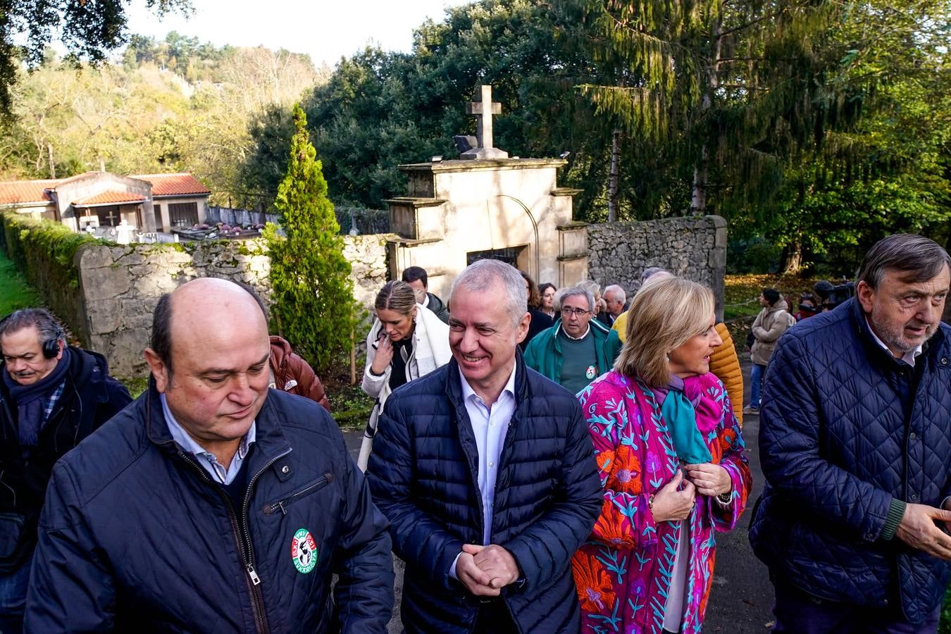 Sonrisas en el encuentro más esperado entre Urkullu y Pradales