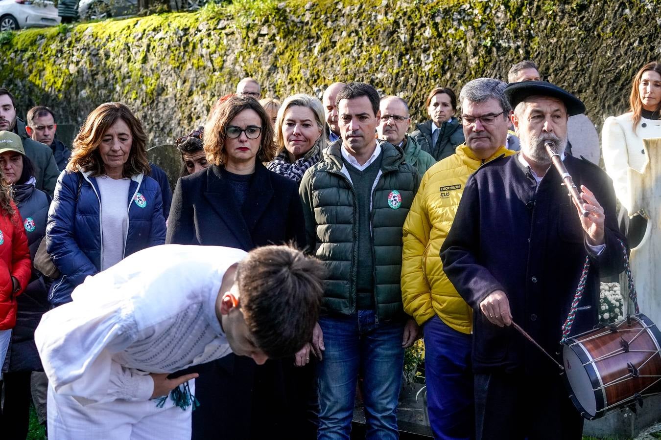 Sonrisas en el encuentro más esperado entre Urkullu y Pradales