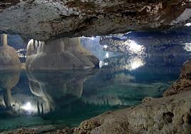 El acuífero del Subijana tiene hermosas formaciones kársticas
