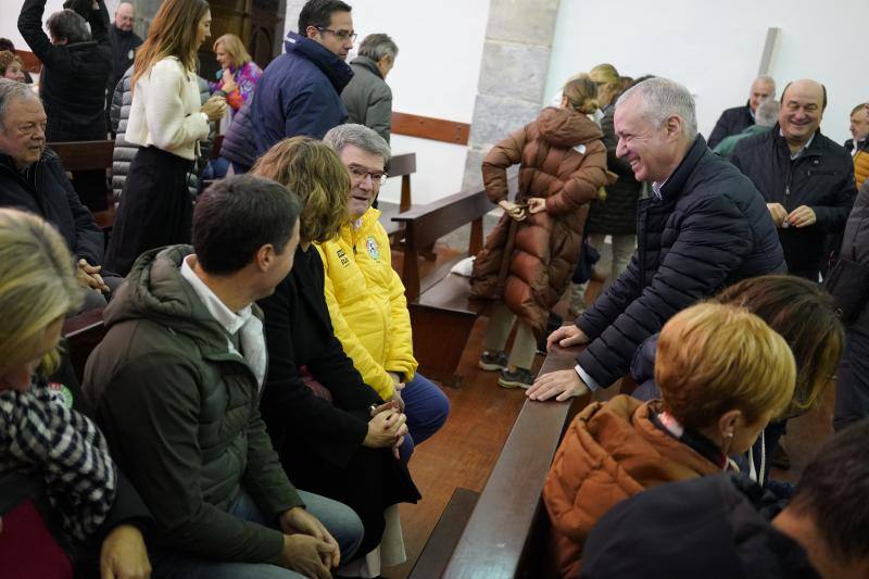 Sonrisas en el encuentro más esperado entre Urkullu y Pradales