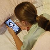 Una veintena de Ampas de Álava valora retrasar la entrega del móvil