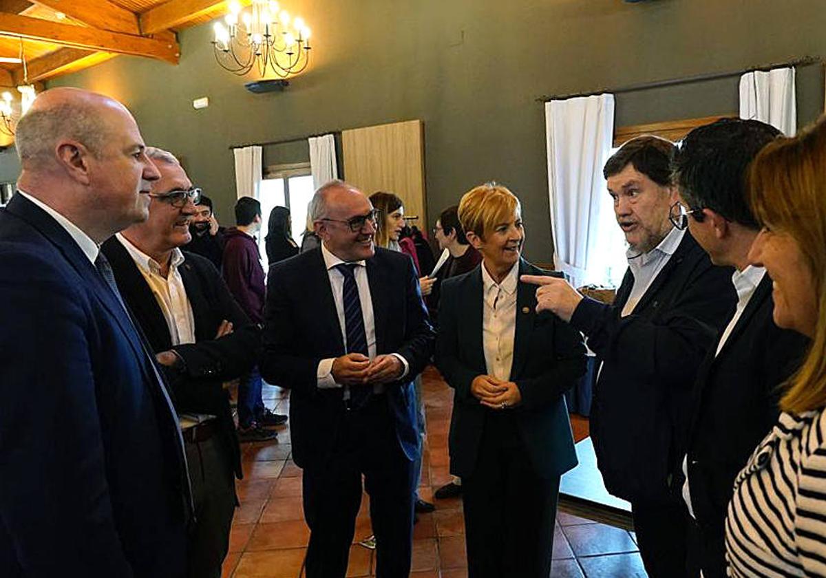 Ramiro González y Arantxa Tapia durante la presentación de EDA este lunes en Laguardia.