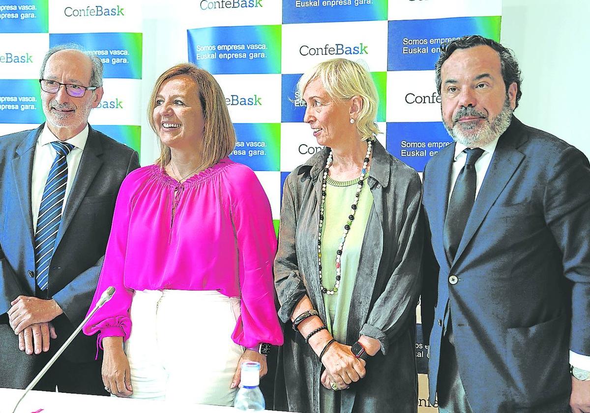 De izquierda a derecha, Eduardo Junquera (Adegi); Tamara Yagüe (Confebask); Carolina Pérez Toledo (Cebek) y Pascal Gómez (SEA).