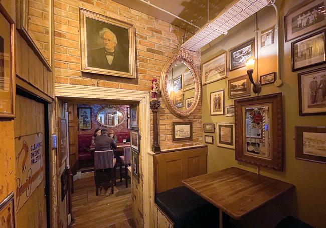 Interior del pub Dwyers of Cork. )