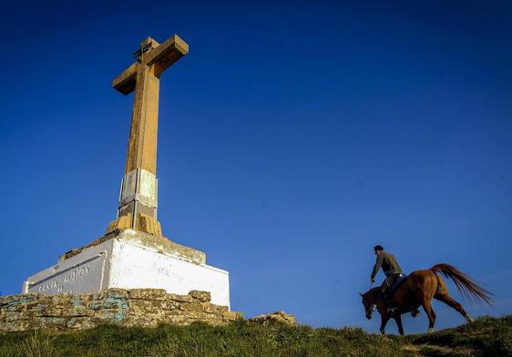 La cruz de Olárizu está protegida como patrimonio cultural.