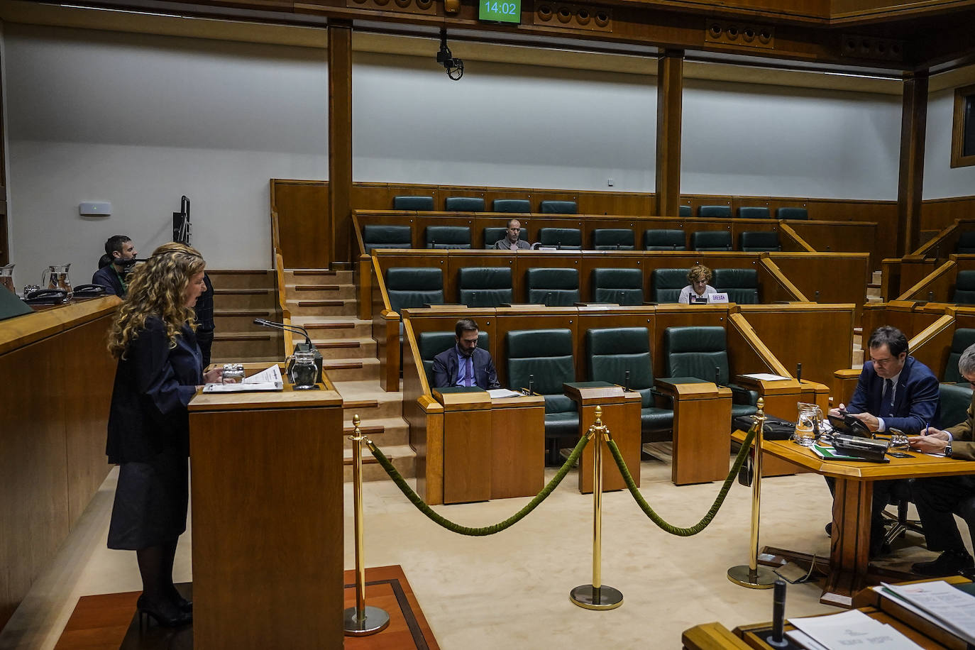 El pleno del Parlamento vasco semi-vacío por la ausencia de parlamentarios de EH Bildu y Elkarrekin Podemos