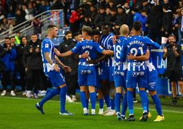 Los jugadores del Alavés celebran uno de los goles ante el Granada.