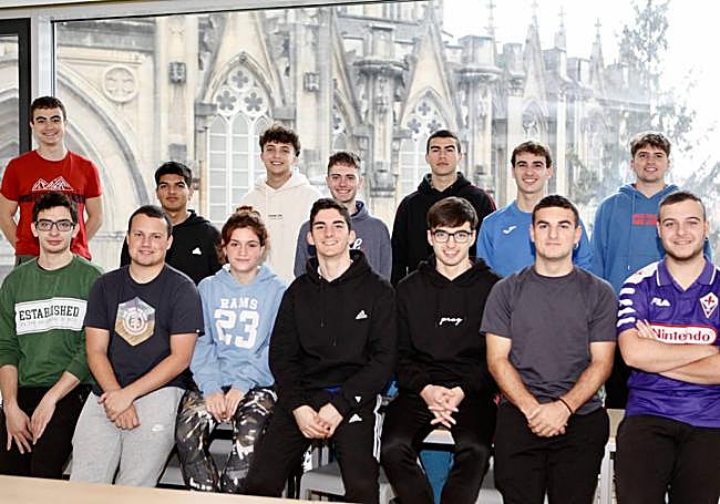 De izquierda a derecha. Arriba: Gorka Ruiz, Daniel Cordero, Ibai Rodríguez, Egoitz Urruchi, Hugo Martínez de Aragón, Josu Sáez e Iker Aguirre. Abajo: Mikel Flores, Ander Nieto, Carlota Cerrajería, Álvaro Pozo, Ander Olave, Aitzol Urrutia y Ekaitz Baquedano.