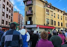 La asociación Ibar NagusienEtxea aprovechó su aniversario para estrenar la nueva sede en Romo.