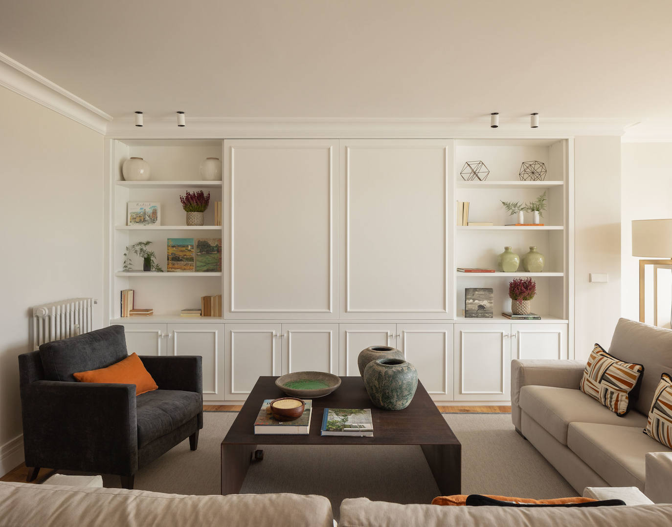 Una casa en calma: el refugio idílico de una familia sobre la playa de Ereaga