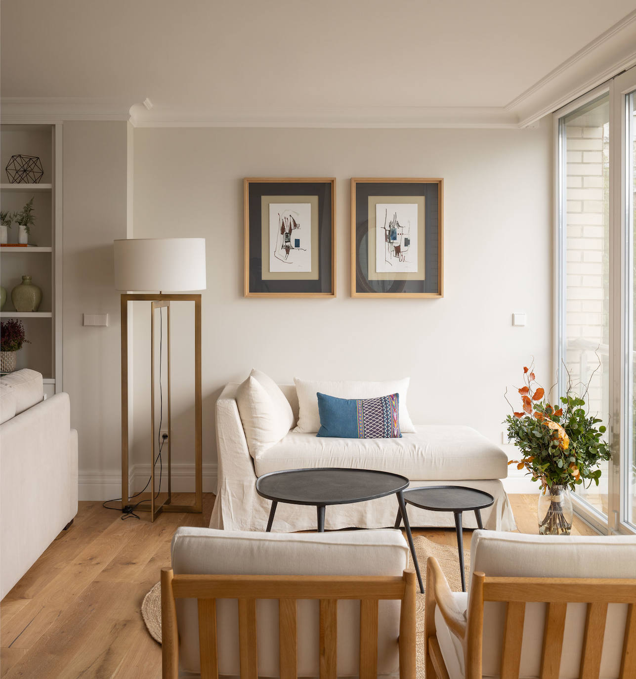 Una casa en calma: el refugio idílico de una familia sobre la playa de Ereaga