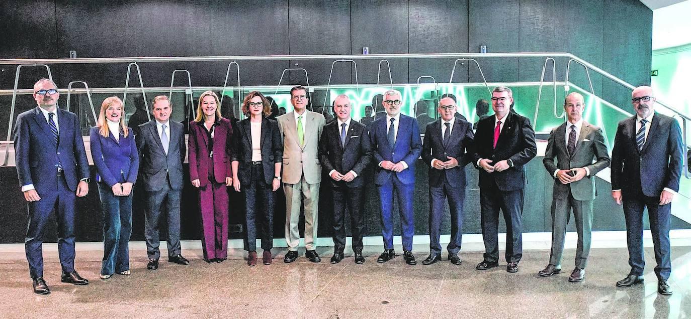 Iñigo Barrenechea, Patricia Arias, Ignacio Ybarra, Ana Otadui, Elixabete Etxanobe, Enrique de Ybarra, Iñigo Urkullu, Ángel Rivera, Ramiro González, Juan Mari Aburto, José Juan Pérez Tabernero y José Miguel Santamaría. 