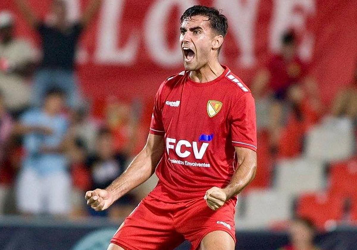 John Neskens celebra un gol del Terrassa. Terrassa FC