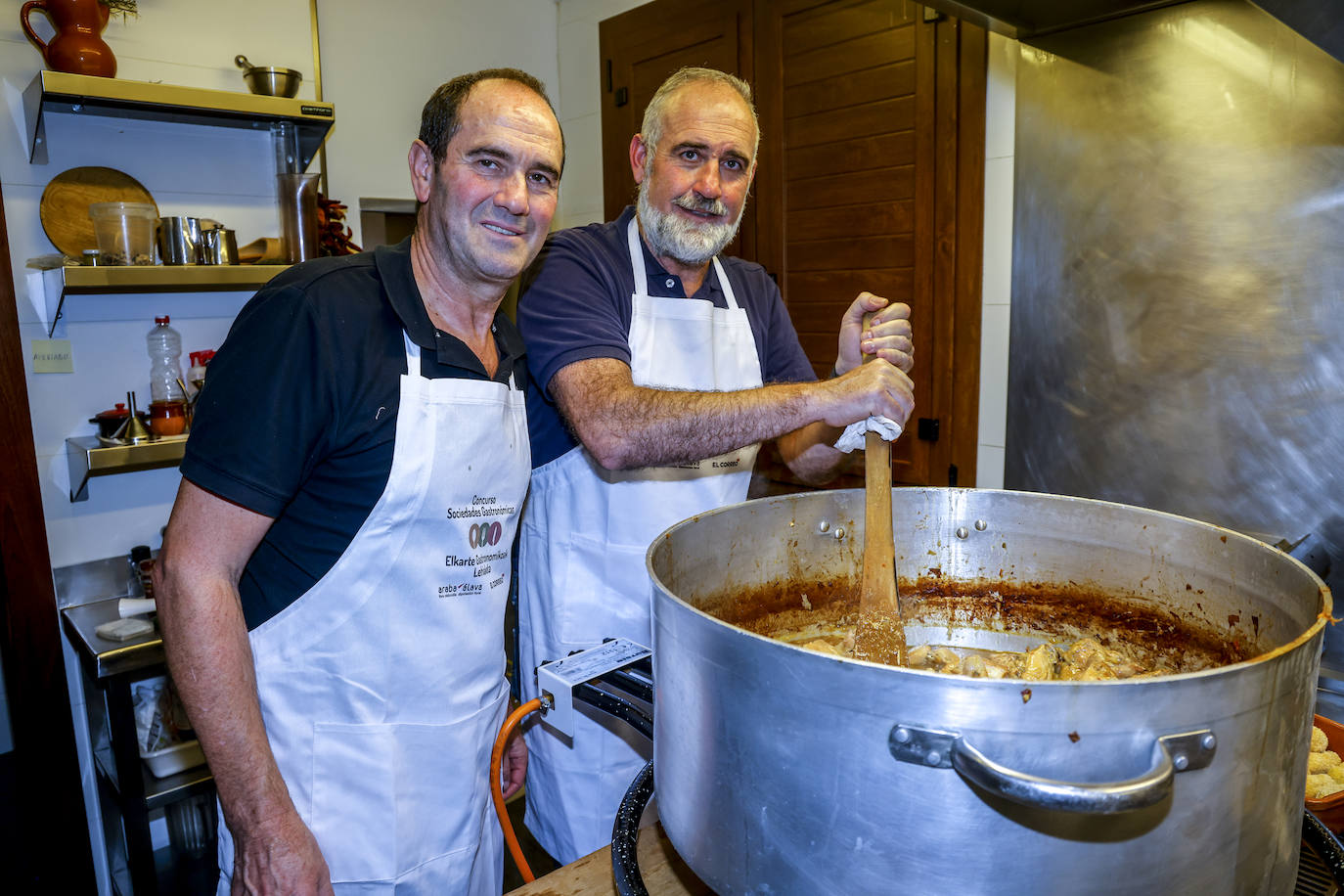 La cena en la sociedad gastronómica Gatzalde, en imágenes