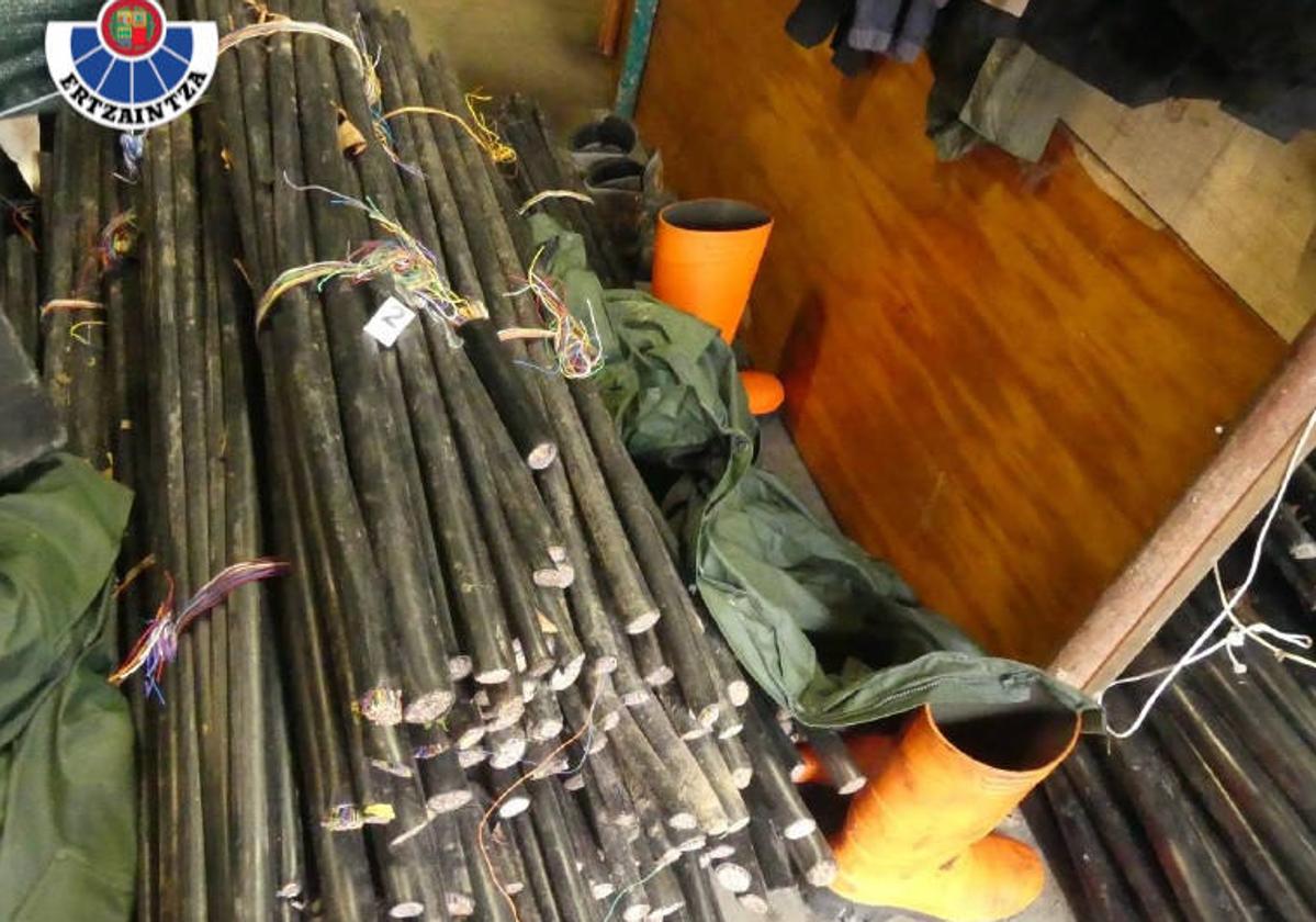 Cuatro detenidos en Bizkaia por robar 800 kilos de cable que dejaron sin luz a casas y empresas