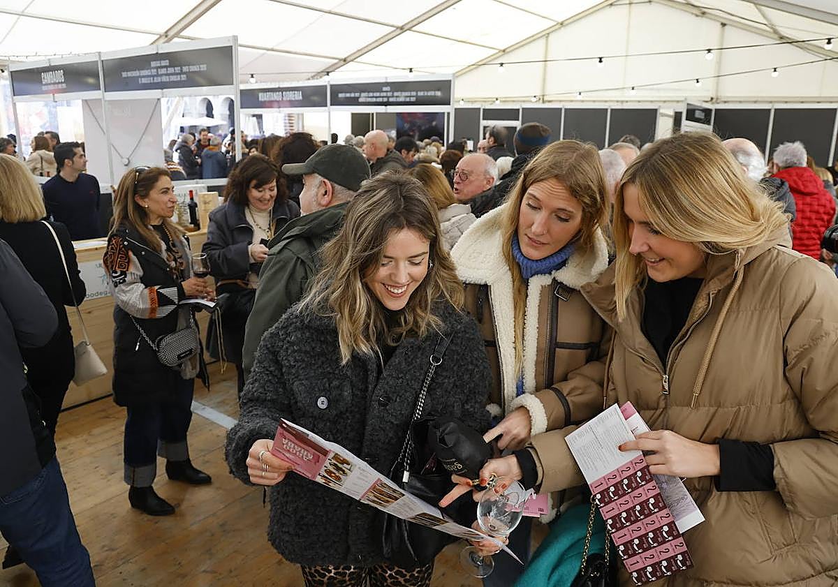 Imagen principal - La apertura de puertas de Ardoaraba congregó a miles de personas.