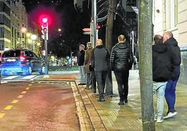 La falta de conductores es más acusada en franjas nocturnas y provoca grandes colas.