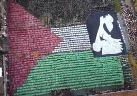 Mosaico humano gigante en apoyo a Palestina